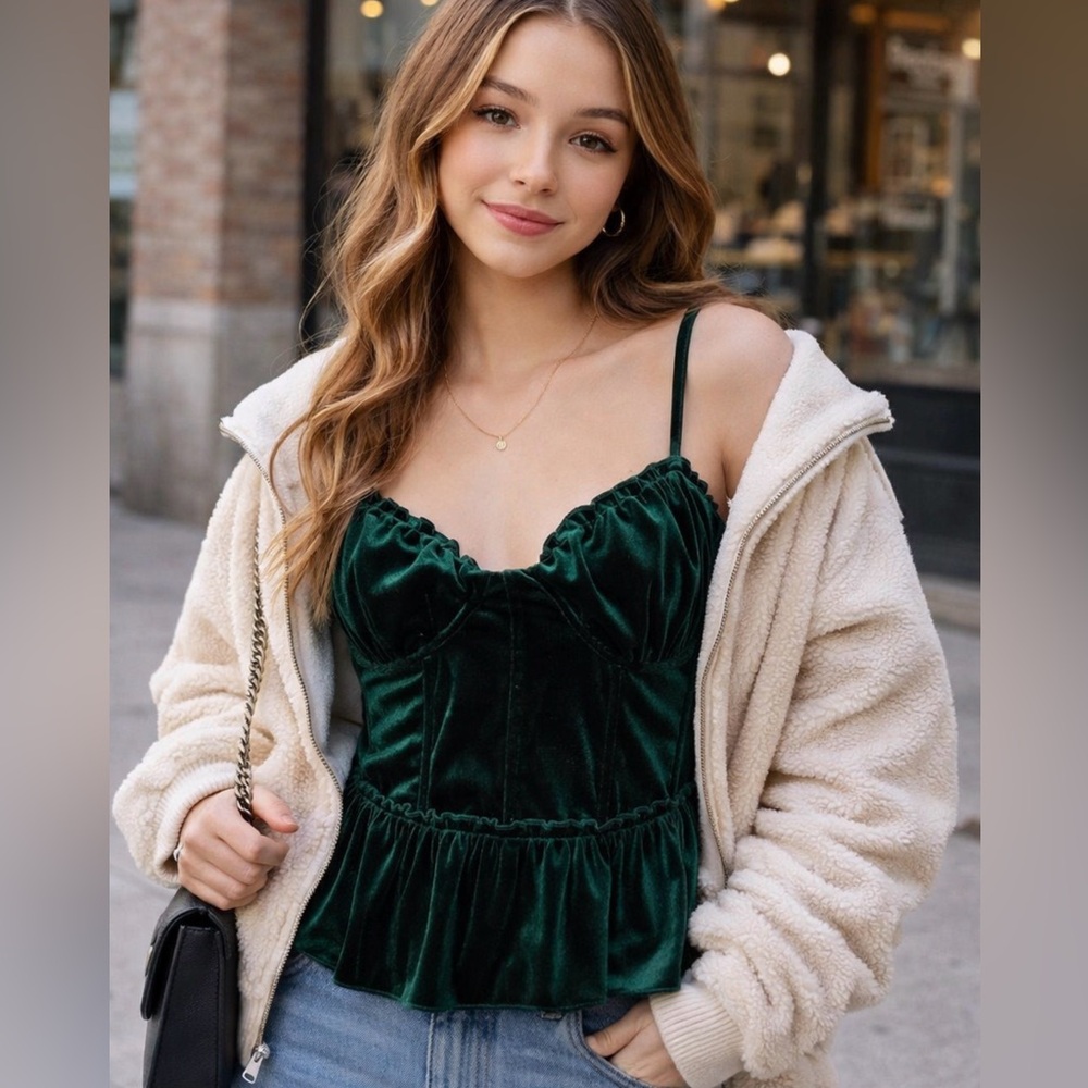 Green Velvet Bustier top Ruffle regencycore fits like a medium‎